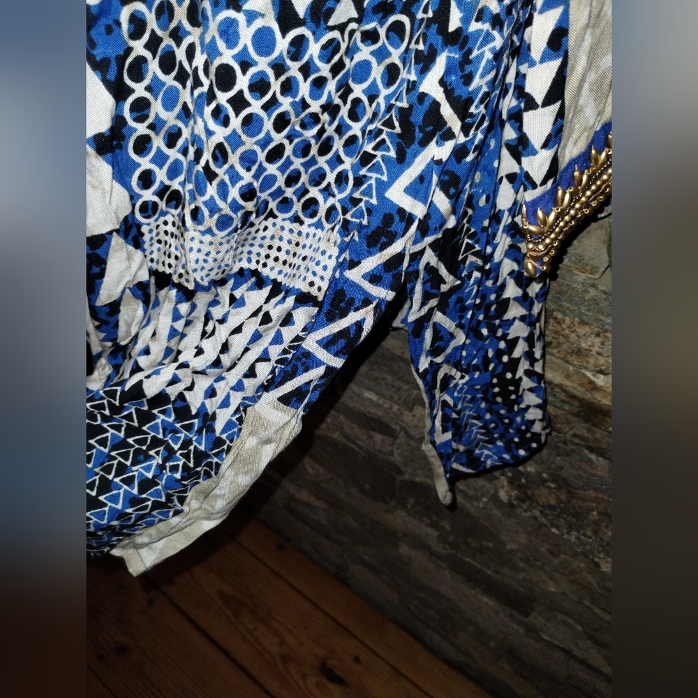 Mira tunic blue and taupe, metal embellishments v neck size xl - Picture 9 of 11